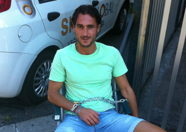 Esclusiva: Ecco Pesoli incatenato davanti alla Figc article-post