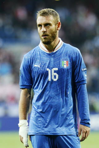 De Rossi, il cuore Roma o il contratto della vita preview