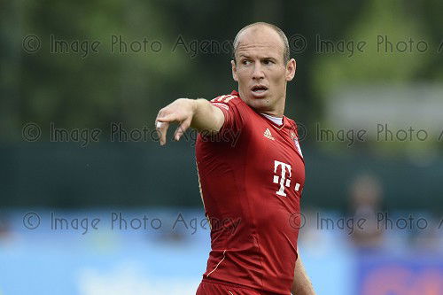 Robben: “Spero di tornare presto in campo” preview