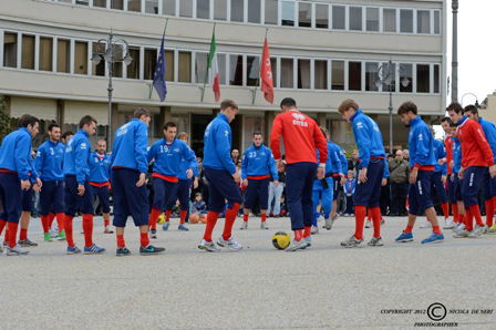 Pisa, un bagno di folla per la rifinitura in piazza preview