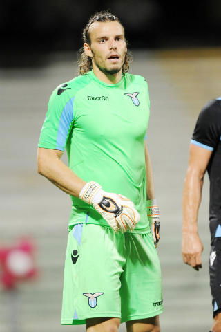 Marchetti sempre in volo preview