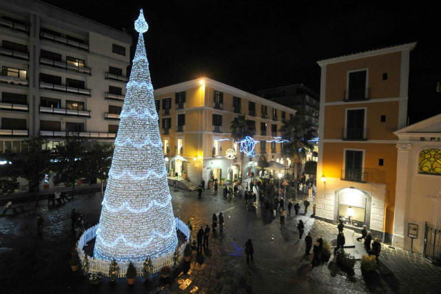 Auguri di cuore. E un mare di notizie… preview