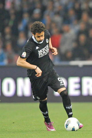 Ufficiale: Larrondo in prestito alla Fiorentina preview