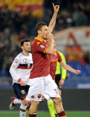 Totti: “Osvaldo? Speriamo resti alla Roma” preview