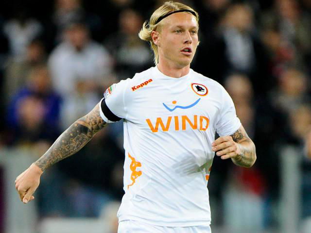 Il Wolfsburg scarica Simon Kjaer preview