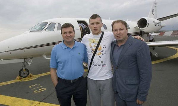 Ecco le foto del viaggio di Rebic verso Firenze preview