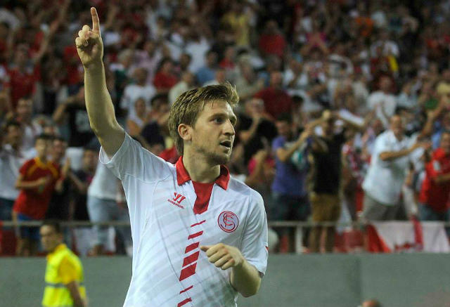 Siviglia, Marin svela: “Mi aveva cercato l’Eintracht” preview