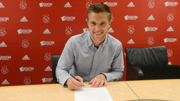 Ufficiale: Ajax, rinnova Veltman. Ecco la foto preview