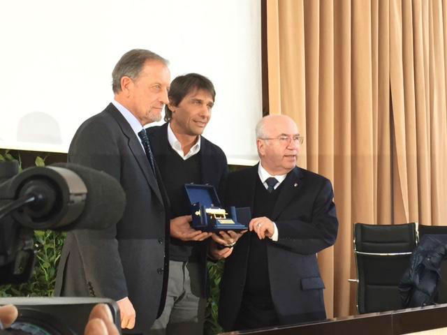 Conte: “Premio meritato, questa Juve è meno cattiva della mia” preview