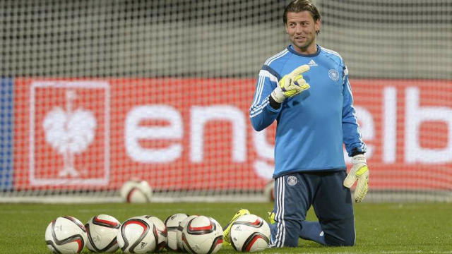 WEIDENFELLER E QUEL PAIO DI GUANTONI DIPINTI DI VIOLA preview