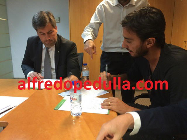 Aquilani allo Sporting Lisbona: ecco le foto della firma preview