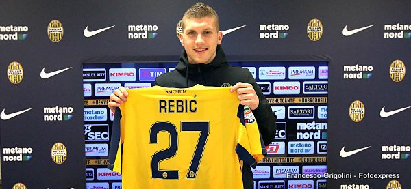 Verona, Rebic si presenta: “Nessuna paura, possiamo risalire la classifica” preview