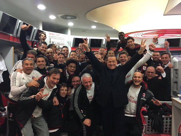 Milan, festa social: selfie con Berlusconi negli spogliatoi preview