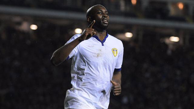 Leeds, Doukara come Suarez: un morso gli costa 8 giornate di squalifica preview
