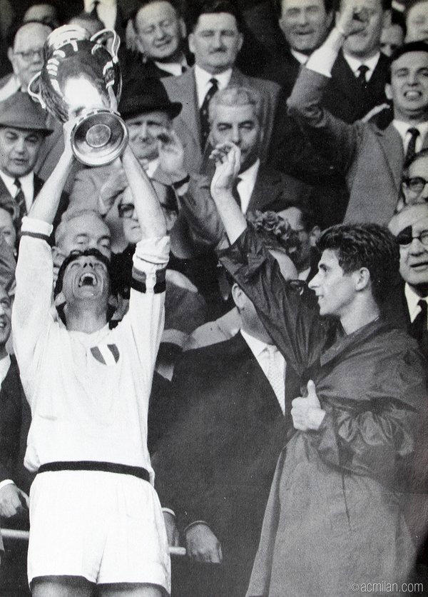 Addio Maldini: il cordoglio dal mondo dei social preview