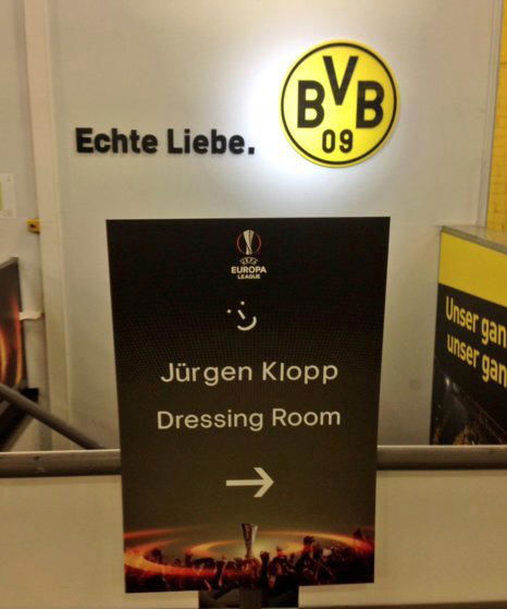 Klopp torna a Dortmund: cori, applausi…e un simpatico cartello preview
