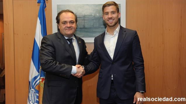 Real Sociedad, ufficiale: Iñigo Martinez rinnova fino al 2021 preview