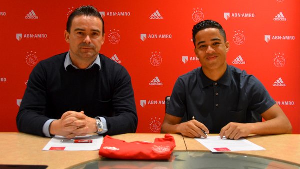 Ajax, ufficiale: messo sotto contratto il figlio di Kluivert preview