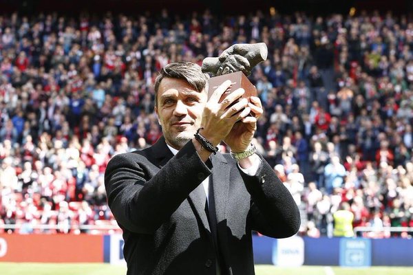 One Club Man Award: Paolo Maldini premiato a Bilbao preview
