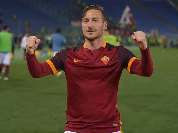 Totti rinnova? Qualcuno dovrebbe nascondersi preview