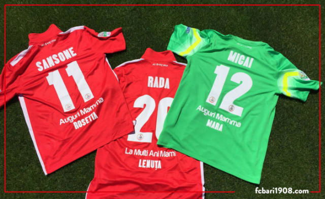 Bari in campo con una maglia celebrativa per la festa della mamma preview
