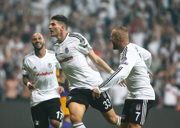 Besiktas, è qui la festa: bianconeri campioni di Turchia article-post