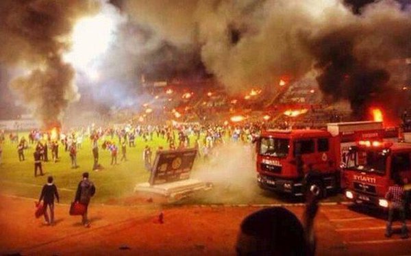Follia in Turchia: l’Eskisehirspor retrocede, i tifosi incendiano lo stadio preview