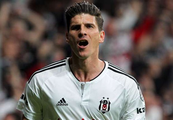 Gomez: “Potrei restare al Besiktas, presto deciderò” preview