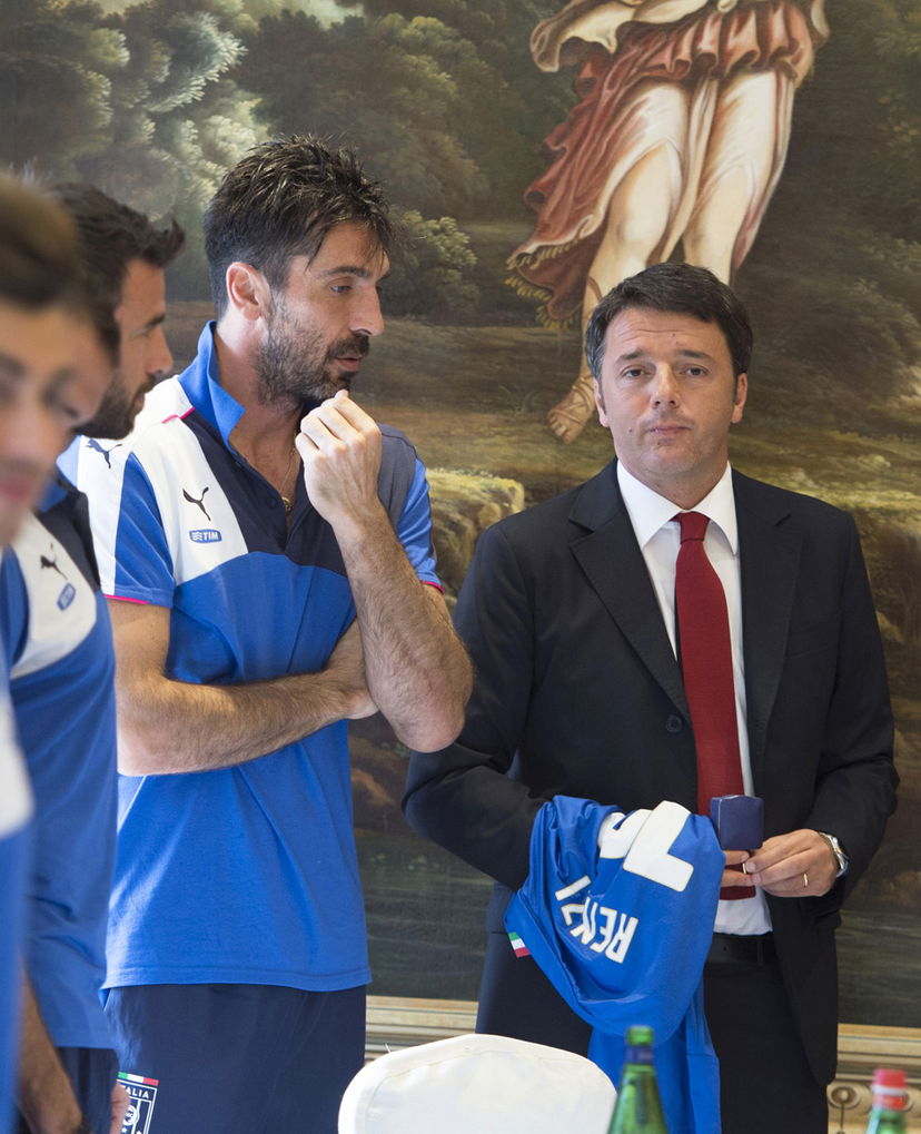 Renzi incontra la Nazionale a Coverciano preview