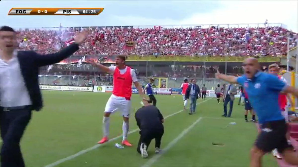 Foggia-Pisa, che caos: Gattuso colpito, tifosi in campo article-post