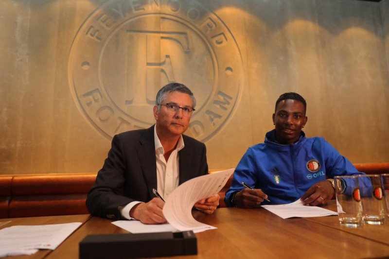 Ufficiale: Feyenoord-Eljero Elia, avanti fino al 2018 preview