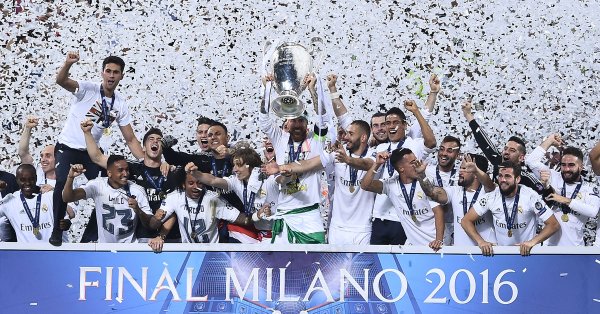 Il cielo è blanco sopra Milano: le foto dell’estasi Real article-post