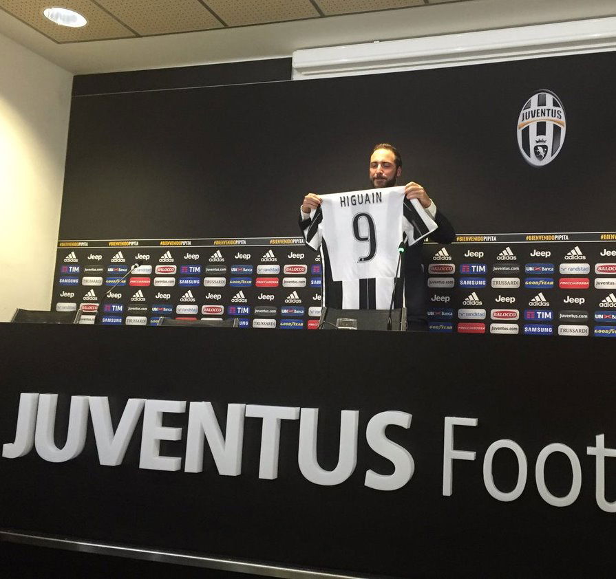 Higuain si presenta: “Napoli? Tre anni bellissimi, grazie di tutto. Capisco la rabbia dei tifosi” article-post