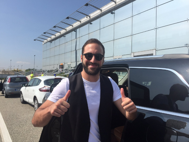 Higuain sbarca a Torino, tifosi bianconeri in delirio preview