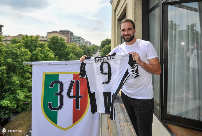 El Pipita ha scelto: eccolo con la maglia numero 9 preview