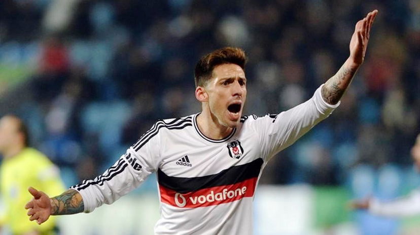 José Sosa: “Sono molto felice, pronto per iniziare l’avventura con il Milan” preview