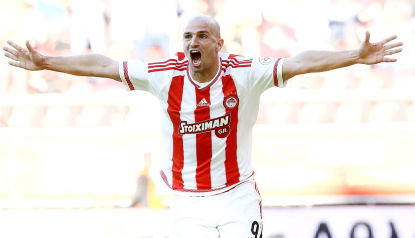 Ufficiale: Olympiacos, c’è il rinnovo di Cambiasso preview