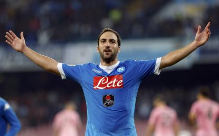 Napoli's Gonzalo Higuain celebrates after scoring against Palermo's during their Serie A soccer match at San Paolo stadium in Napoli, Italy, October 28, 2015. REUTERS/Ciro De Luca