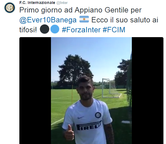 Inter, primo giorno ad Appiano Gentile per Banega: il saluto ai tifosi preview