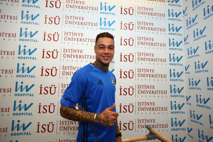 Ufficiale: Van der Wiel e Neustädter al Fenerbahce preview