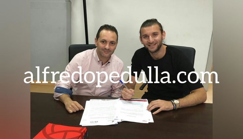 Gaston Silva al Granada: ecco la foto della firma preview