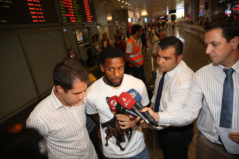 Fenerbahce: colpo Lens, l’olandese arrivato a Istanbul per le visite preview