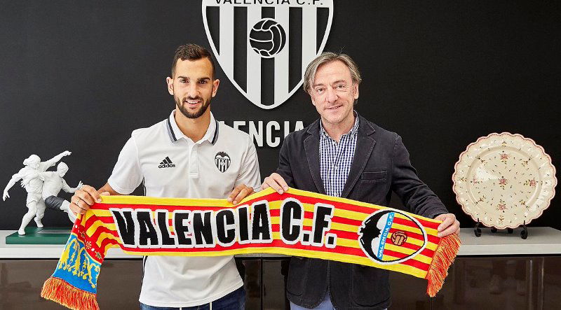 Ufficiale: Martin Montoya al Valencia, accordo fino al 2020 preview