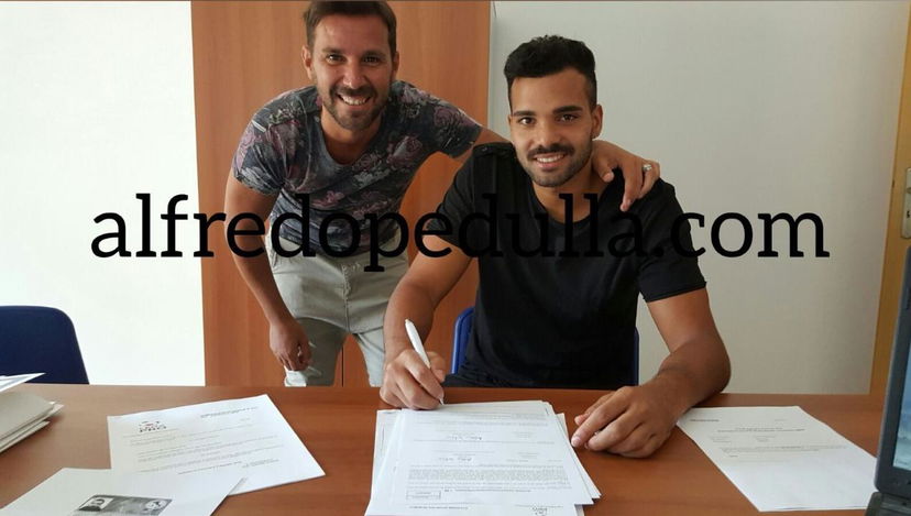 Santurro al Siracusa: la foto della firma preview