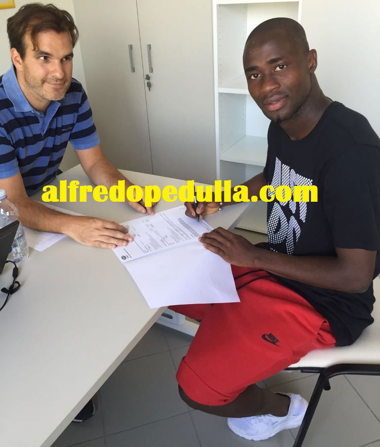 Jallow rinnova con il Chievo: ecco la foto della firma preview