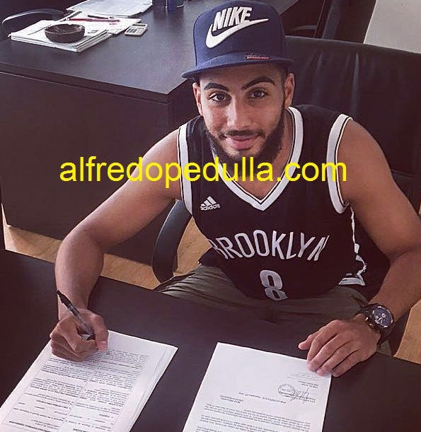 Esclusiva: Taider junior in Romania, ecco la foto della firma preview