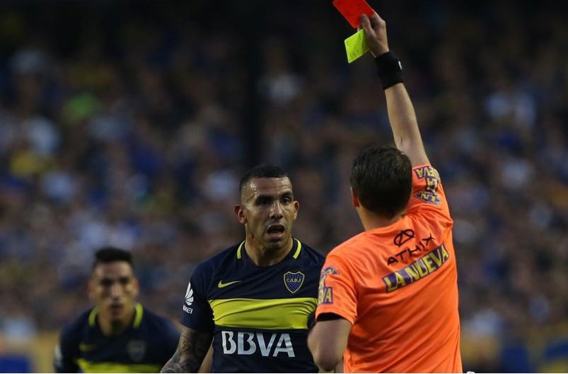Tevez rischia grosso: ha insultato la sorella dell’arbitro article-post