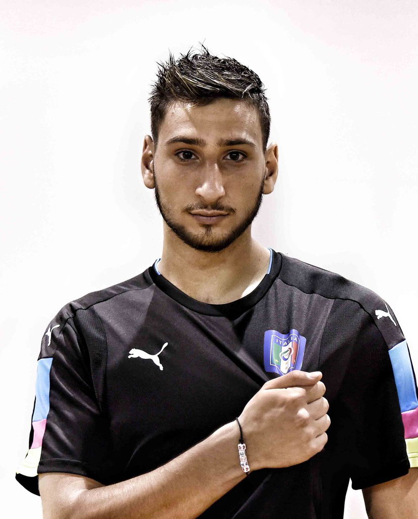 Donnarumma da record, l’omaggio del Milan: “Il più giovane portiere titolare di sempre in Nazionale” preview