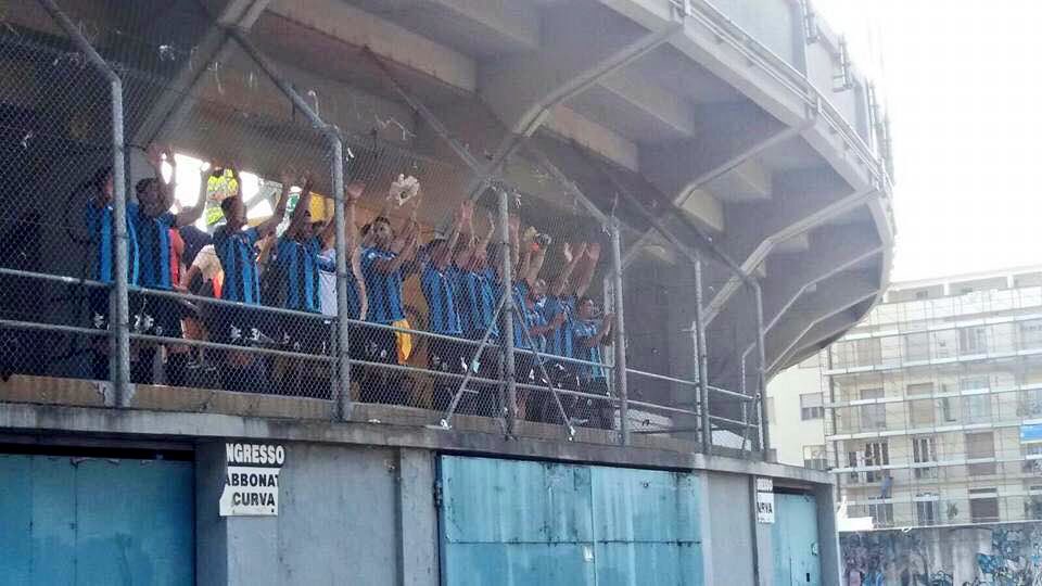 Pisa, omaggio ai tifosi fuori dallo stadio. Gattuso commosso: “Una scena d’altri tempi” article-post