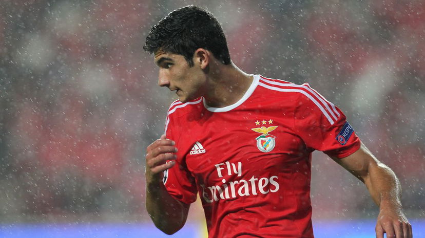 GONÇALO GUEDES: FISICO, TECNICA, VELOCITÀ E L’ETICHETTA DEL PREDESTINATO. UNA NUOVA STELLA PER IL PSG preview